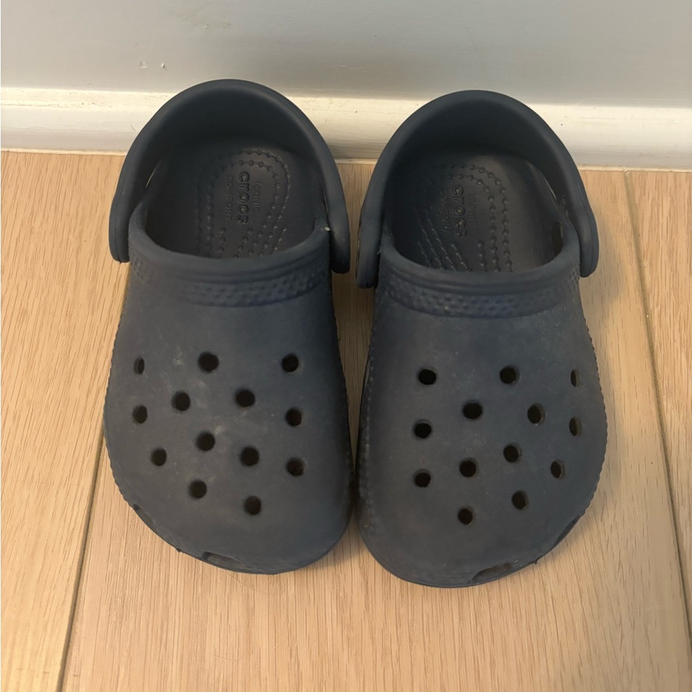 Kids crocs size 6T